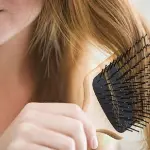 Capelli crespi e sfibrati in autunno: come proteggerli e asciugarli