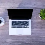 Benessere per chi lavora da casa: 5 routine quotidiane per migliorare la salute dei freelance