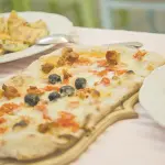 La focaccia dei poveri: la pinsa romana fa scalpore in Italia